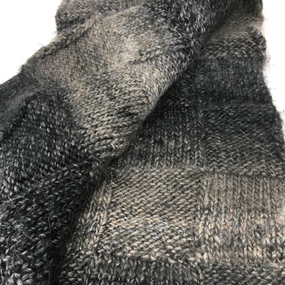 Handknitted Black Grey Ombre Unisex Hat Beanie and Scarf Set - Picture 15 of 16